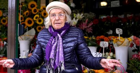 W dzień fanki tulipanów, w nocy pijani romantycy. Tak wygląda praca w kwiaciarni 24/7