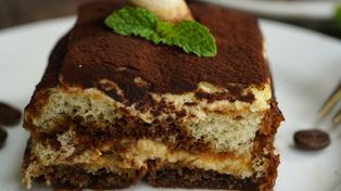 Zapomnij o klasycznym tiramisu. Ciasto cappuccino też zrobisz bez pieczenia