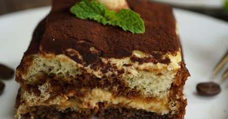 Zapomnij o klasycznym tiramisu. Ciasto cappuccino też zrobisz bez pieczenia