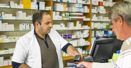 Recepta bez wizyty u lekarza. Kiedy farmaceuta może ją wystawić?