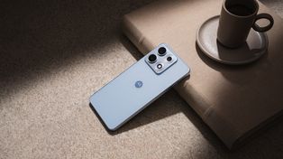 Bestia ukryta w eleganckiej obudowie. Motorola edge 70 max wchodzi do Polski