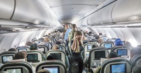 Kartka w toalecie postawiła służby na nogi. Dziwny lot United Airlines