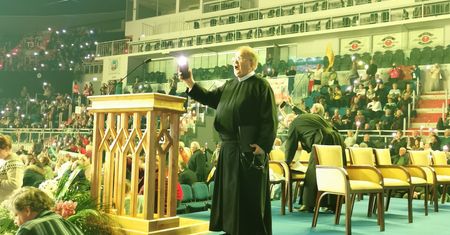 Byliśmy na urodzinach Radia Maryja. "Nie śpijmy, katolicy, róbmy dzieci!"