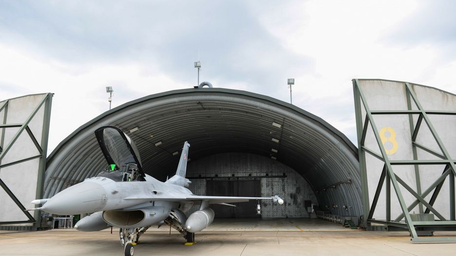 Według MON, program modernizacji samolotów F-16 jest przedmiotem bieżących analiz pod kątem zdolności operacyjnych