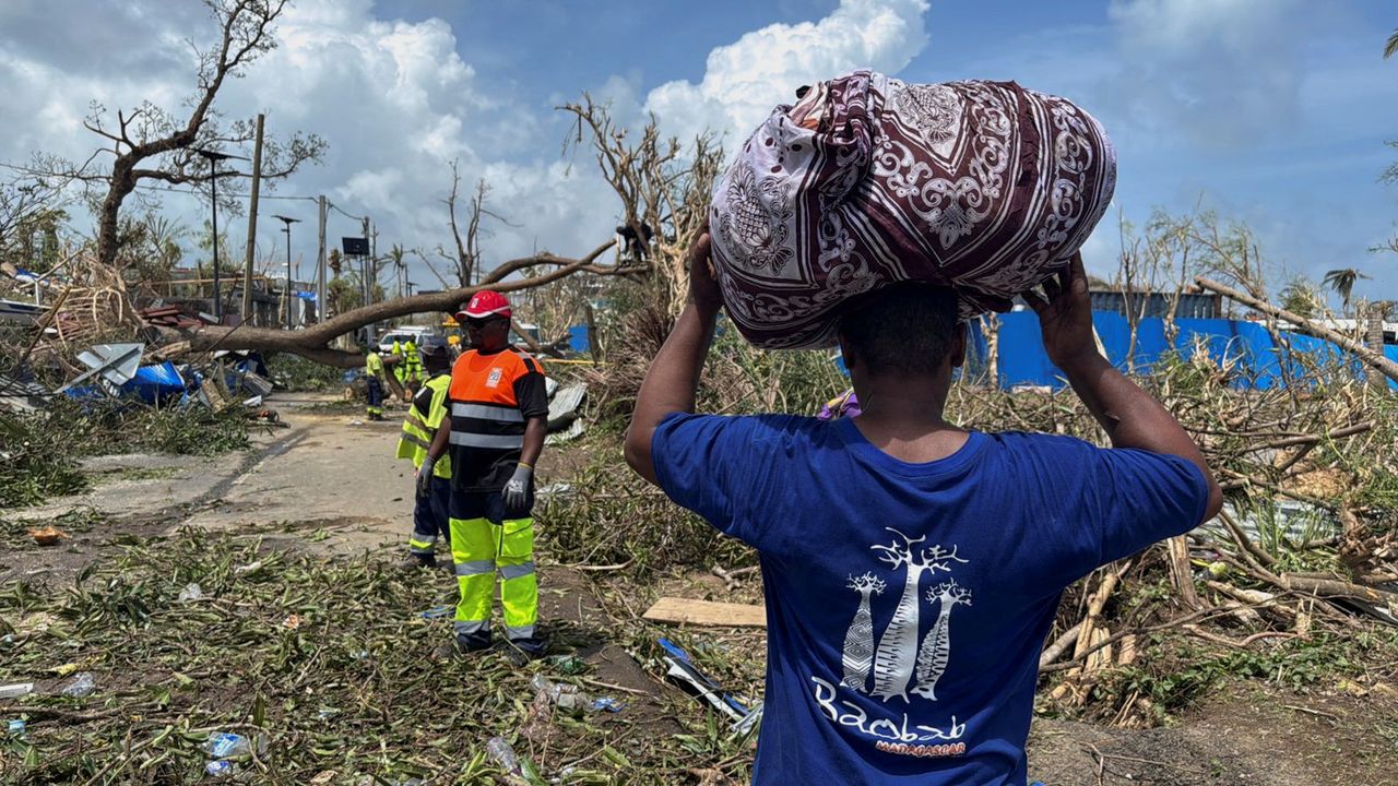 Disaster on a French island. EU offers assistance.