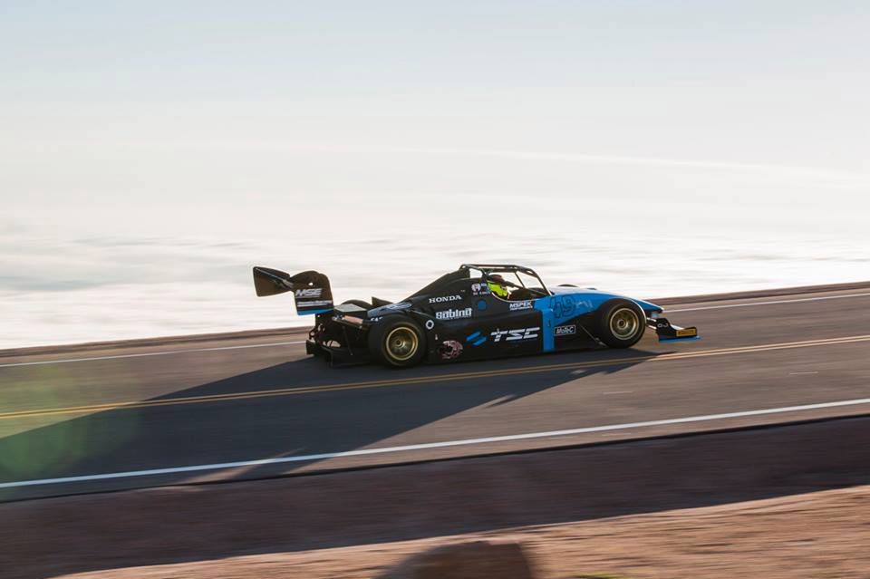 Bolid zwycięzcy tegorocznego Pikes Peak Robina Shute to Wolf TSC-Honda