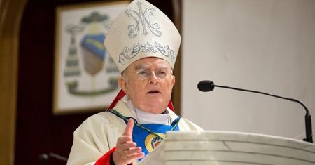 Arcybiskup Hoser uważa, że... antykoncepcja wywołała akcję #metoo. "Mężczyźni tracą szacunek do kobiet!"
