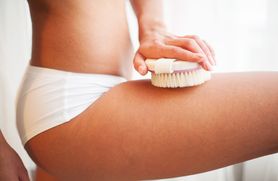 Szczotkowanie na sucho a żylaki – czy to bezpieczne?