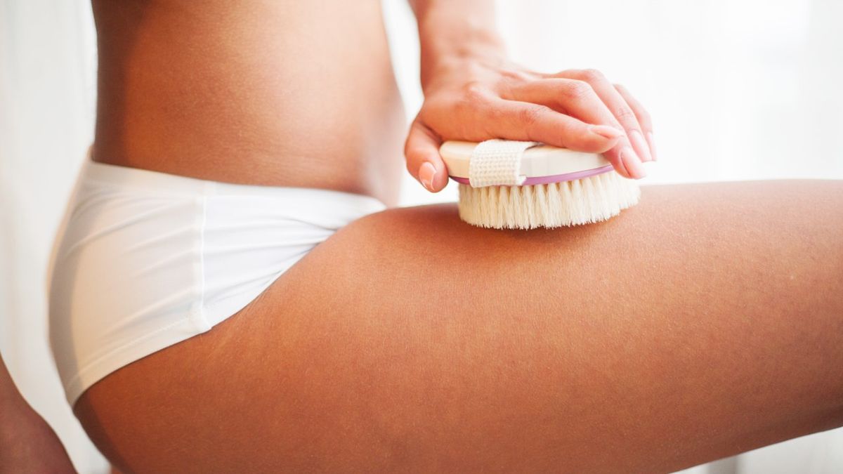 Szczotkowanie na sucho a żylaki to temat, z którym mierzy się wiele osób.