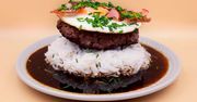 Śmieszna nazwa, ale niezapomniany smak. Spróbuj Loco Moco!