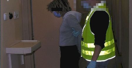 Wywieźli 16-latkę do lasu i brutalnie pobili. Chcieli od niej pieniędzy
