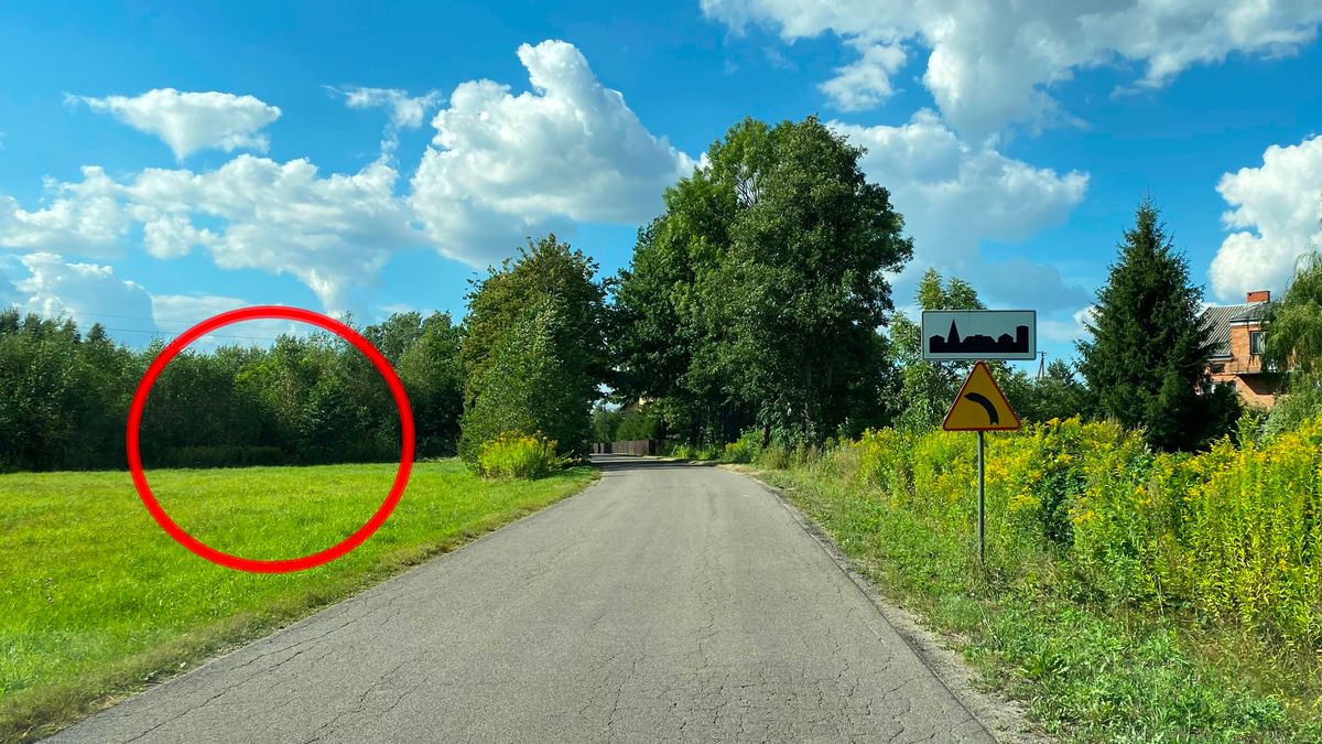 Po jednej stronie zaczyna się miejscowość, a po drugiej się nie kończy - to częsta sytuacja na polskich drogach
