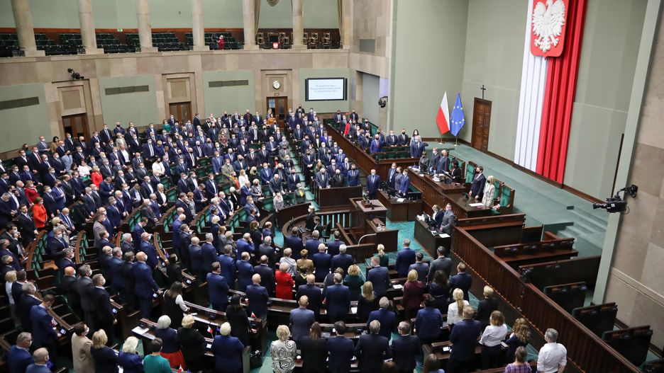 Nowy sondaż. PiS wciąż na czele. Pięć partii w Sejmie
