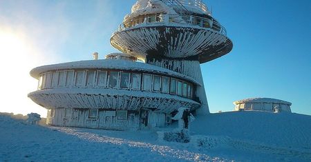 Śnieżka. Totalny brak wyobraźni. GOPR ratował kobietę morsującą przy -26 st. C