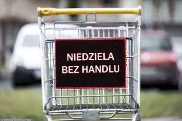 Zakaz handlu w niedziele. Polacy chcą zmian