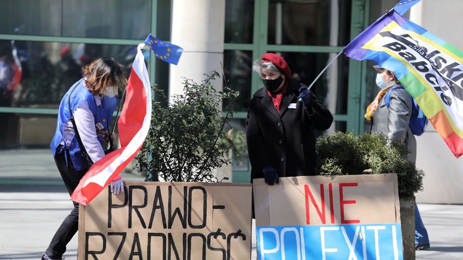 Protest przed TK w Warszawie