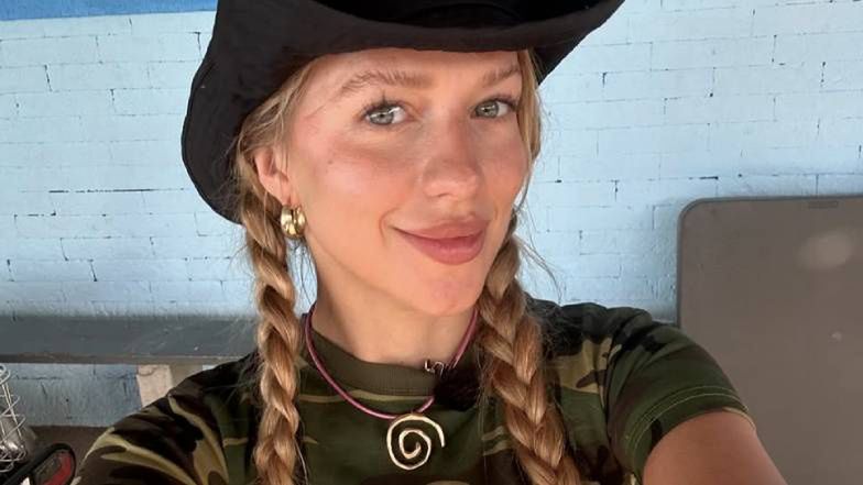 Jessica Mercedes wygina się na stole w przezroczystej bieliźnie