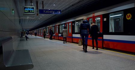 Utrudnienia w kursowaniu linii metra M1. Zamknięte trzy stacje