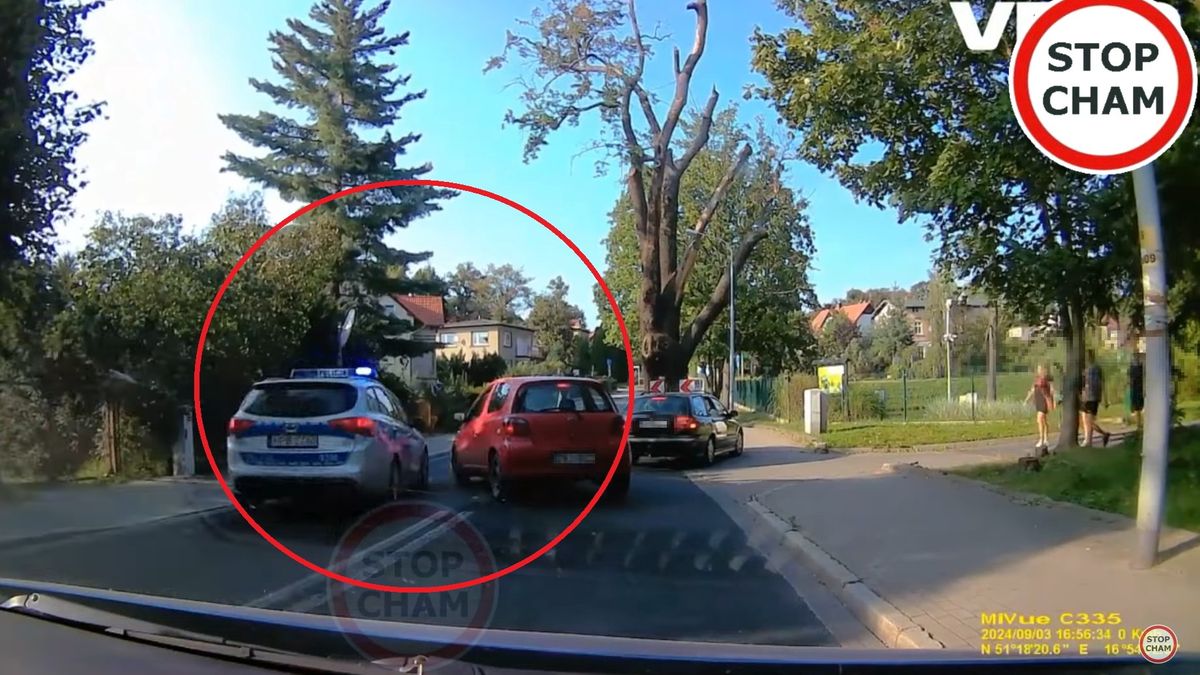 Do kolizji z policyjnym radiowozem brakowało dosłownie kilku centymetrów  