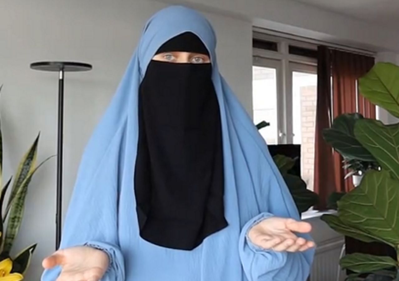 Polka jest muzułmanką. Zdradza, kiedy ściąga hidżab