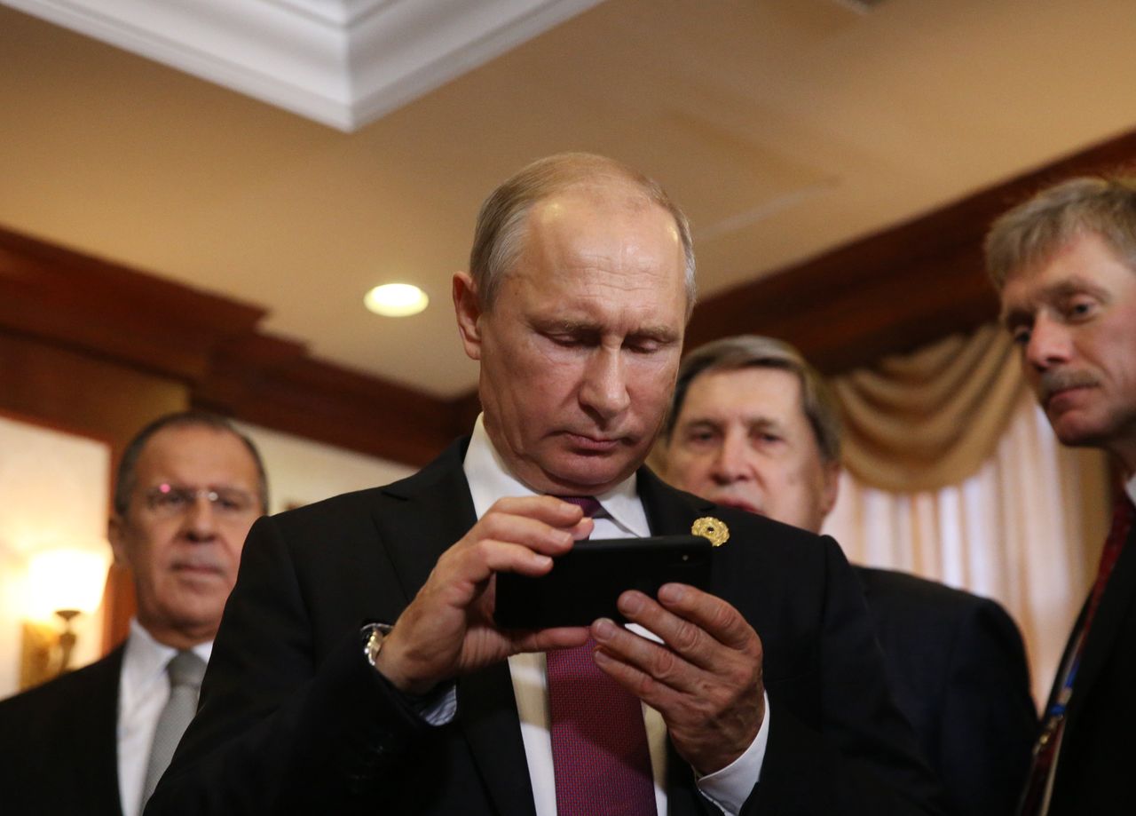 Russia considers blocking Android and iOS in tech crackdown