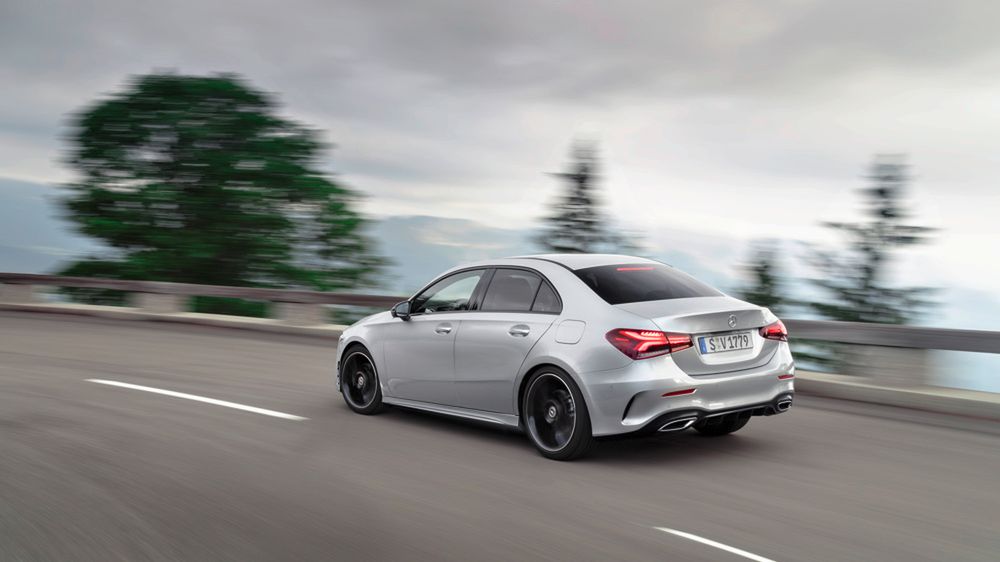 Linia tyłu to miks zarówno Audi, jak i BMW. Jest jednak zdecydowanie lepiej niż w przypadku CLA