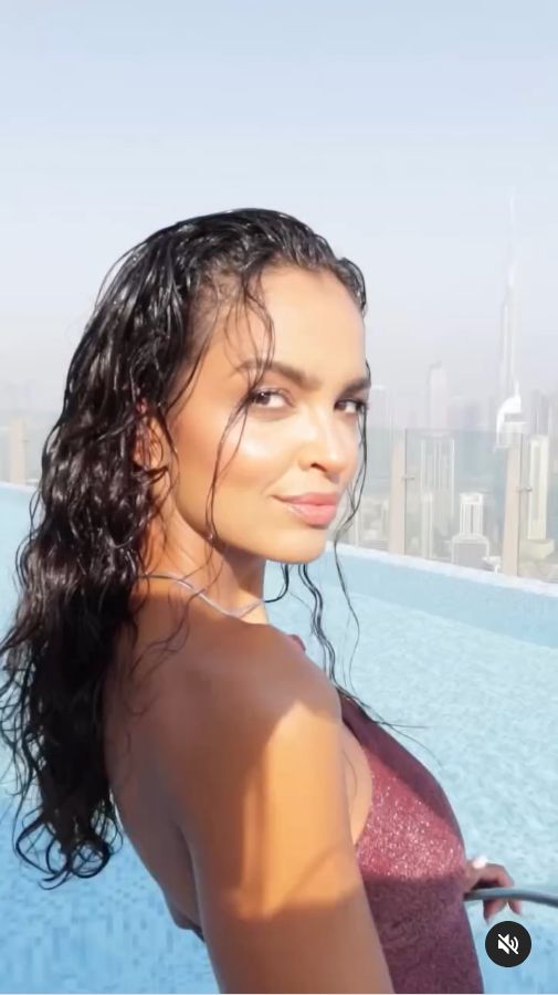 Klaudia El Dursi pozuje w Dubaju.
