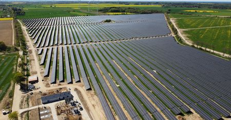 Czy to koniec zielonej rewolucji nad Wisłą? Farmy solarne mogą podzielić los wiatraków