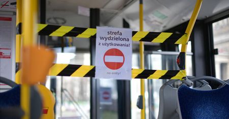 Koronawirus a nowe obostrzenia w stołecznej komunikacji. Pierwszy dzień bez utrudnień