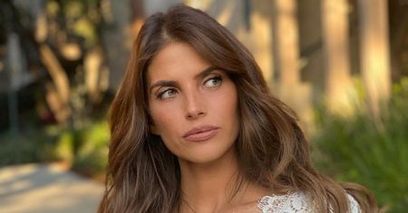 Weronika Rosati eksponuje wysportowaną sylwetkę w złotym bikini. Fani: "Tak powinna wyglądać bogini" (FOTO)