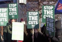 Dziennikarze STV protestują przeciwko przymusowym zwolnieniom. 