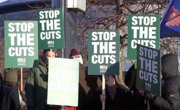 Duże zwolnienia w Szkocji. 80 dziennikarzy strajkuje na ulicach