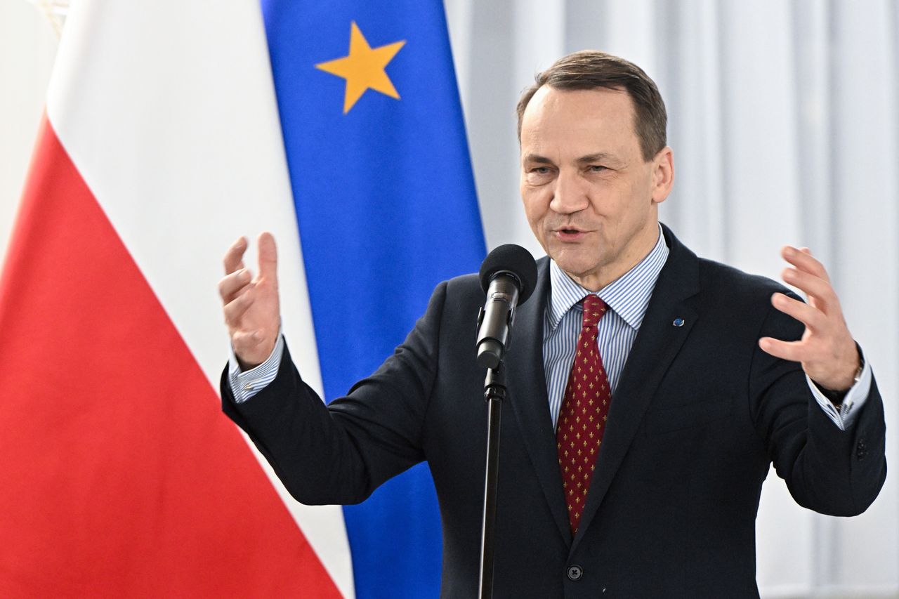 Sikorski ostrzega. "Groźby Putina trzeba traktować poważnie"