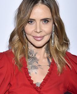 Pozuje w skromnych figach. Największe wrażenie robi to, co widać wyżej