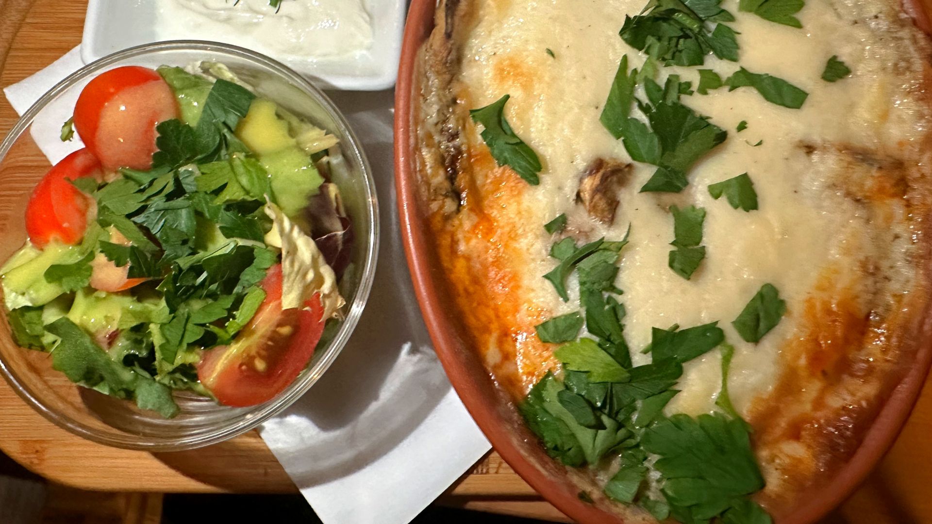 I kolendra, i pietruszka są bogatym źródłem cennych składników odżywczych