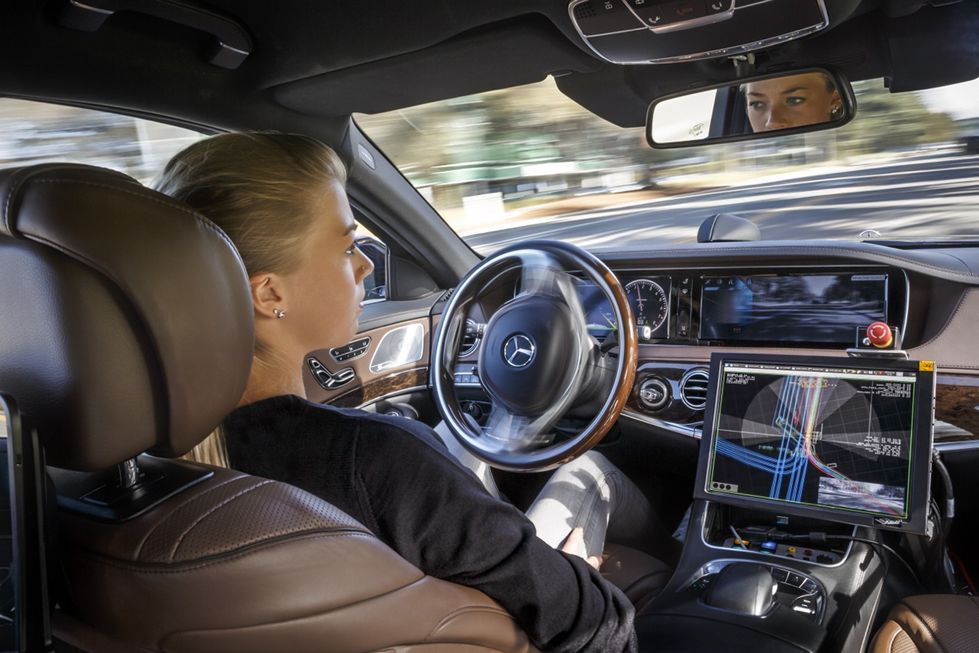 Przyszłość motoryzacji według Mercedesa: samochód to miejsce relaksu