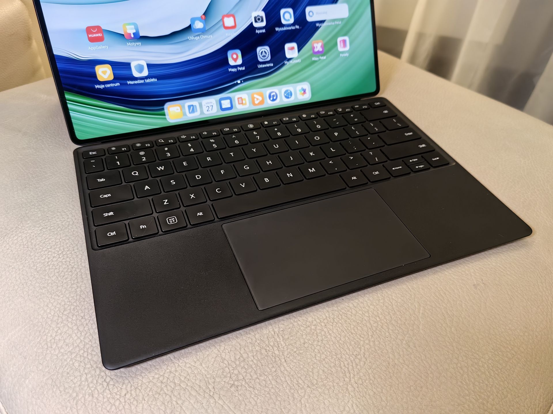 Klawiatura Huawei MatePad Pro 13.2 jest obszerna i wygodna
