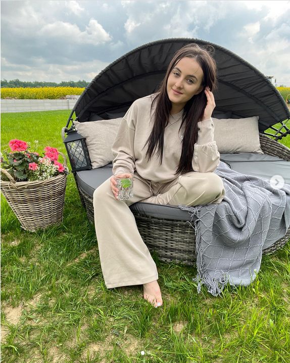 Tak wygląda ogród Anny Bardowskiej. Ogrodziła dom betonowym murem