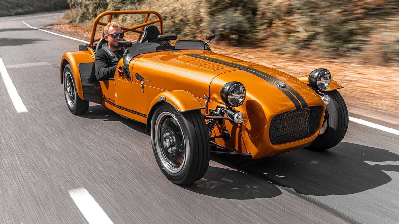 Caterham Seven 170 to najmniejszy model marki. Waży tyle co nic