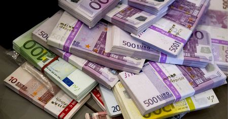 Kursy walut NBP 4.10.2021. Poniedziałkowy kurs funta, euro, dolara i franka szwajcarskiego