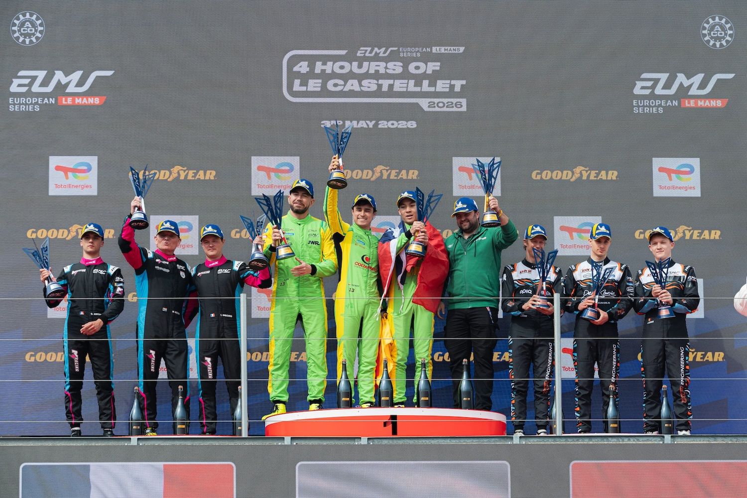 Załoga IEC na podium