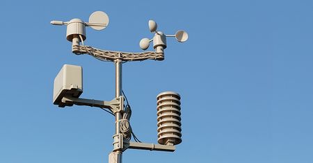 Silne porywy wiatru nad Polską. Nadciąga orkan Feliks