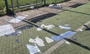 Zabrali telewizor na boisko. Rodzice już wiedzą, co zrobiły ich dzieci