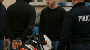 Jechali we trzech na jednym motocyklu. Wszyscy byli pijani i trafili na dołek
