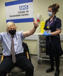 Koronawirus. Boris Johnson zaszczepiony preparatem AstraZeneca
