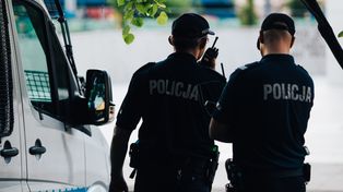 41-latek zmarł w karetce. Wcześniej obezwładniła go policja