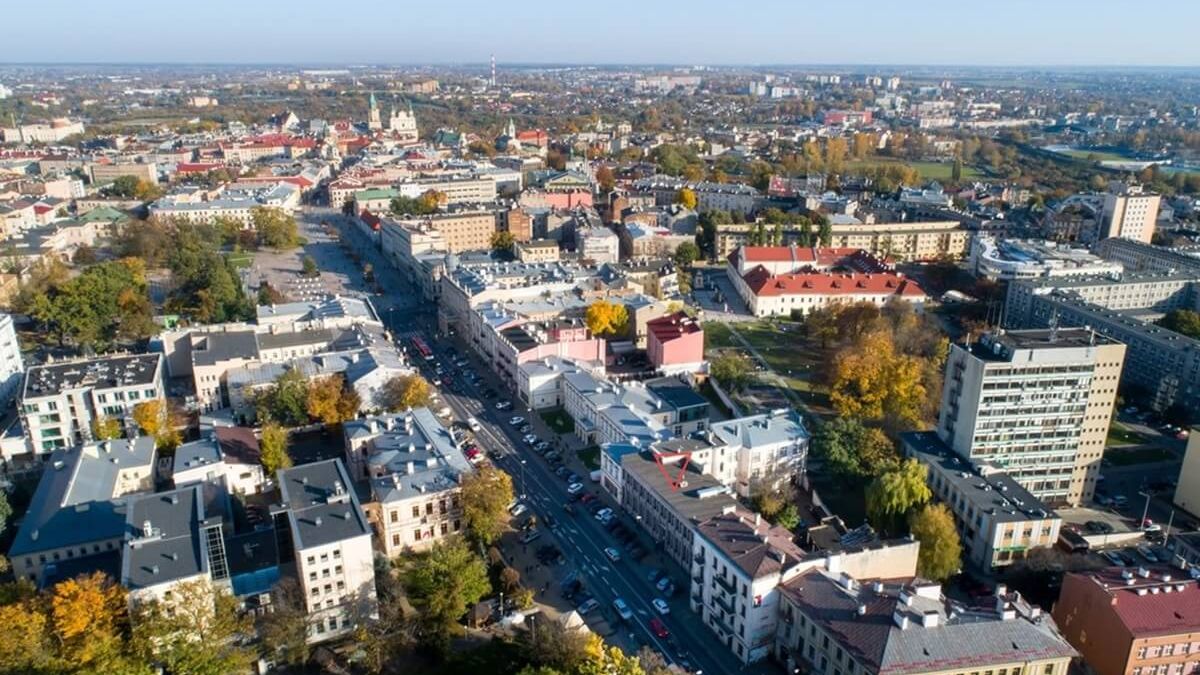 Kamienica Banku Pekao przy ul. Krakowskie Przedmieściu 64 wystawiona na sprzedaż