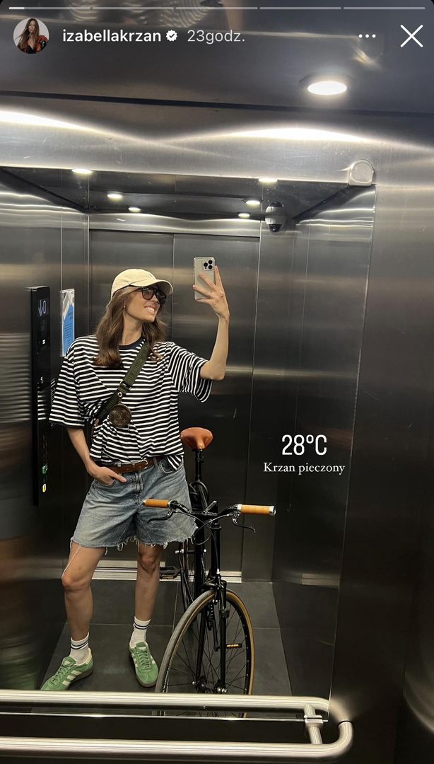 Izabella Krzan włożyła postrzępione szorty 