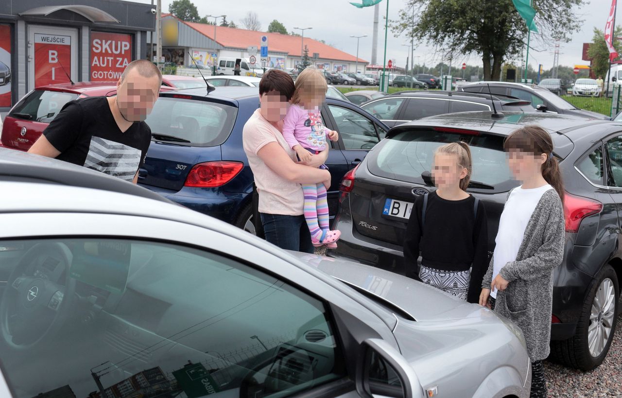 Wiele sprowadzonych z zagranicy samochodów trafia do komisów. Teraz mają one znacznie mniej klientów