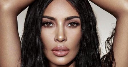Kim Kardashian West zawdzięcza wąską talię diecie wegańskiej czy wycięciu żebra?
